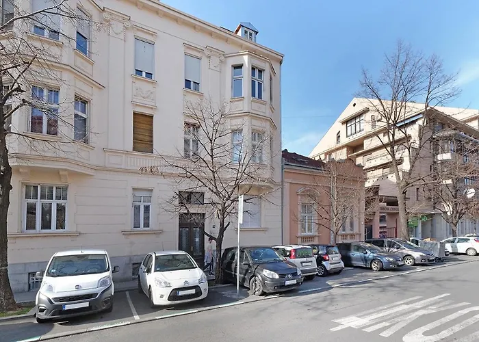 Ikar Apartments
