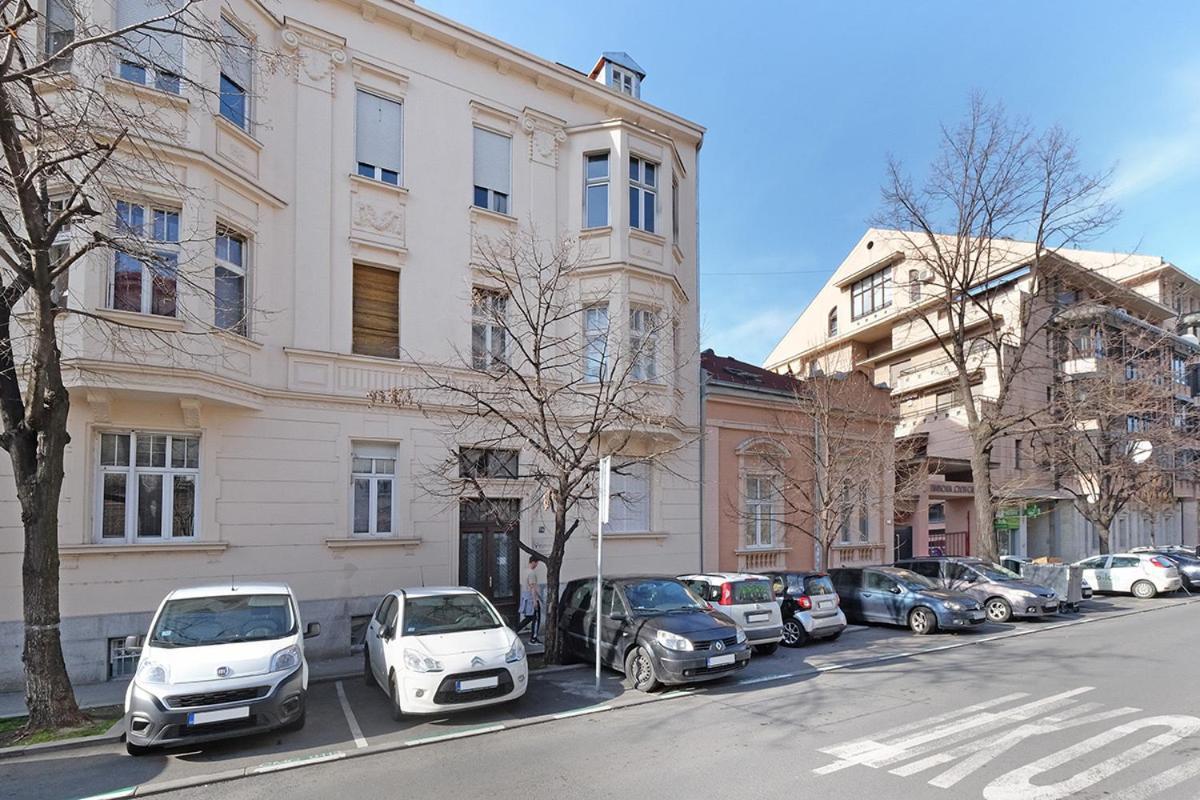 Ikar Apartment *